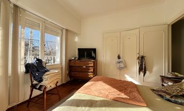 VENTA - CUATRO AMBIENTES A LA CALLE EN IMPECABLE ESTADO