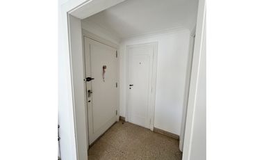 VENTA - CUATRO AMBIENTES A LA CALLE EN IMPECABLE ESTADO