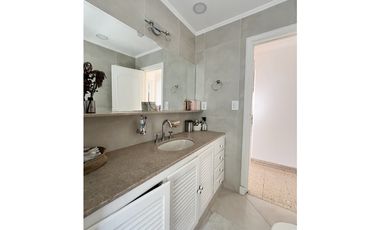 VENTA - CUATRO AMBIENTES A LA CALLE EN IMPECABLE ESTADO