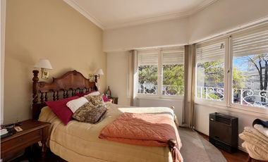 VENTA - CUATRO AMBIENTES A LA CALLE EN IMPECABLE ESTADO