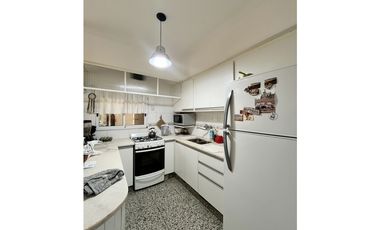 VENTA - CUATRO AMBIENTES A LA CALLE EN IMPECABLE ESTADO