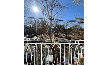 VENTA - CUATRO AMBIENTES A LA CALLE EN IMPECABLE ESTADO