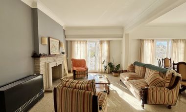 VENTA - CUATRO AMBIENTES A LA CALLE EN IMPECABLE ESTADO