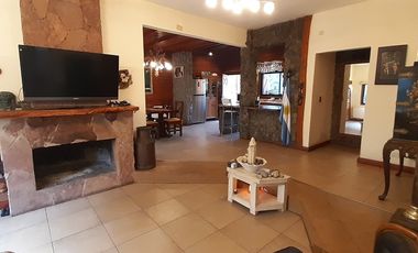 RETASADO - EXTRAORDINARIO CHALET CON GAS NATURAL CONECTADO. COLINA DE LOS PADRES