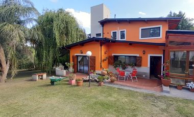 RETASADO - EXTRAORDINARIO CHALET CON GAS NATURAL CONECTADO. COLINA DE LOS PADRES