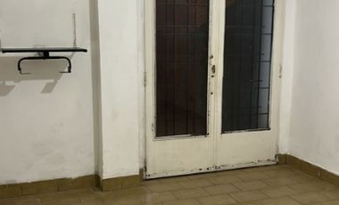 Casa en alquiler en Isidro Casanova