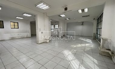Local Comercial en Arriendo en Renato Sanchez/Av. Américo Vespucio