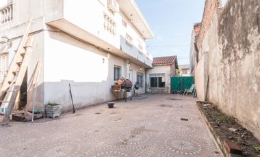 CASA EN VENTA, ACEPTA PERMUTA. 2 PL. 4 AMB
