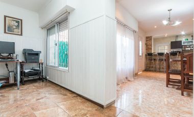 CASA EN VENTA, ACEPTA PERMUTA. 2 PL. 4 AMB