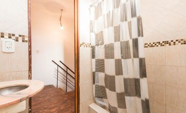 CASA EN VENTA, ACEPTA PERMUTA. 2 PL. 4 AMB