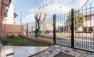 CASA EN VENTA, ACEPTA PERMUTA. 2 PL. 4 AMB