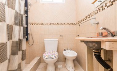 CASA EN VENTA, ACEPTA PERMUTA. 2 PL. 4 AMB