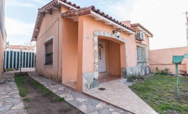 CASA EN VENTA, ACEPTA PERMUTA. 2 PL. 4 AMB