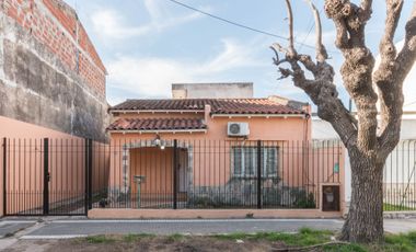 CASA EN VENTA, ACEPTA PERMUTA. 2 PL. 4 AMB