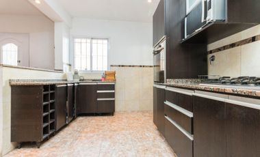 CASA EN VENTA, ACEPTA PERMUTA. 2 PL. 4 AMB