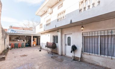 CASA EN VENTA, ACEPTA PERMUTA. 2 PL. 4 AMB