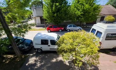 VENTA DE CASA 4 AMBIENTES EN OPORTUNIDAD