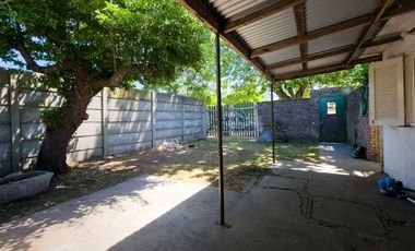 VENTA DE CASA 4 AMBIENTES EN OPORTUNIDAD