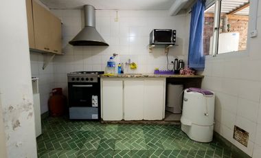 VENTA DE CASA 4 AMBIENTES EN OPORTUNIDAD