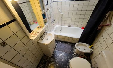 VENTA DE CASA 4 AMBIENTES EN OPORTUNIDAD
