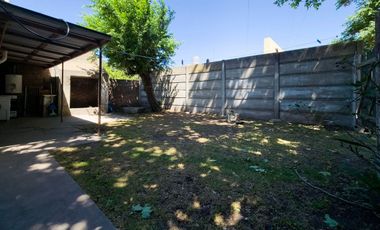 VENTA DE CASA 4 AMBIENTES EN OPORTUNIDAD