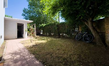 VENTA DE CASA 4 AMBIENTES EN OPORTUNIDAD