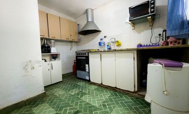 VENTA DE CASA 4 AMBIENTES EN OPORTUNIDAD
