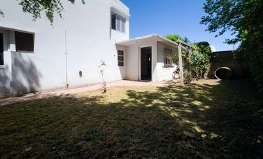 VENTA DE CASA 4 AMBIENTES EN OPORTUNIDAD
