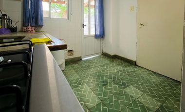 VENTA DE CASA 4 AMBIENTES EN OPORTUNIDAD