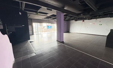 LOCAL COMERCIAL en la plaza Q7001 3er piso ideal para restaurante