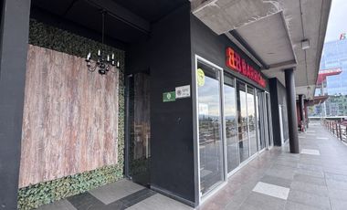 LOCAL COMERCIAL en la plaza Q7001 3er piso ideal para restaurante