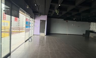 LOCAL COMERCIAL en la plaza Q7001 3er piso ideal para restaurante