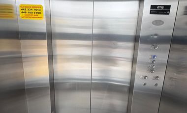 LOCAL COMERCIAL en la plaza Q7001 3er piso ideal para restaurante