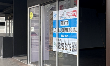 LOCAL COMERCIAL en la plaza Q7001 3er piso ideal para restaurante