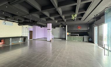 LOCAL COMERCIAL en la plaza Q7001 3er piso ideal para restaurante