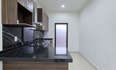 CASA EN VENTA 2 PLANTAS, 3 RECÁMARAS, 3 BAÑOS, COCHERA PARA 2 AUTOS