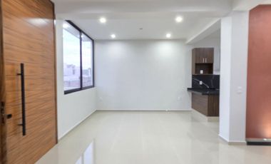 CASA EN VENTA 2 PLANTAS, 3 RECÁMARAS, 3 BAÑOS, COCHERA PARA 2 AUTOS