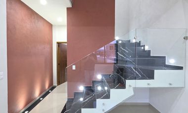 CASA EN VENTA 2 PLANTAS, 3 RECÁMARAS, 3 BAÑOS, COCHERA PARA 2 AUTOS