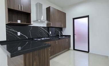 CASA EN VENTA 2 PLANTAS, 3 RECÁMARAS, 3 BAÑOS, COCHERA PARA 2 AUTOS