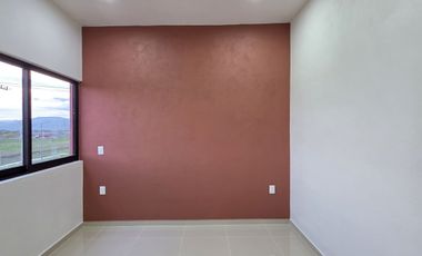 CASA EN VENTA 2 PLANTAS, 3 RECÁMARAS, 3 BAÑOS, COCHERA PARA 2 AUTOS