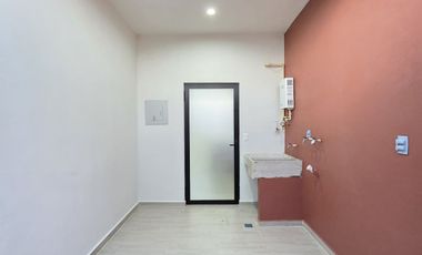 CASA EN VENTA 2 PLANTAS, 3 RECÁMARAS, 3 BAÑOS, COCHERA PARA 2 AUTOS