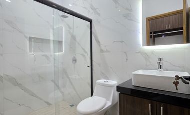 CASA EN VENTA 2 PLANTAS, 3 RECÁMARAS, 3 BAÑOS, COCHERA PARA 2 AUTOS