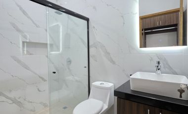 CASA EN VENTA 2 PLANTAS, 3 RECÁMARAS, 3 BAÑOS, COCHERA PARA 2 AUTOS