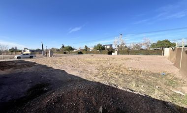 Gran terreno en esquina en Lomas de Russell – Servicios completos y ubicación central