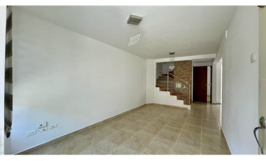 Extraordinaria casa en Cerritos Campestre remodelada con 4 alcobas. Cerritos. Galicia. Pereira - Colombia.