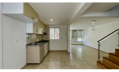 Extraordinaria casa en Cerritos Campestre remodelada con 4 alcobas. Cerritos. Galicia. Pereira - Colombia.