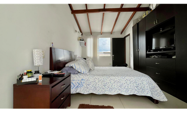 Maravillosa casa medianera en venta,barrio Belmonte. Pereira-Colombia.