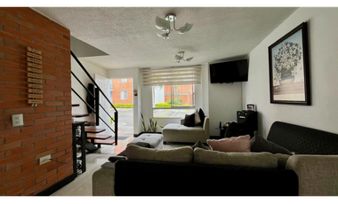 Maravillosa casa medianera en venta,barrio Belmonte. Pereira-Colombia.