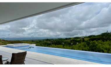 Extraordinaria Casa moderna con piscina en Cerritos.Pereira-Colombia.