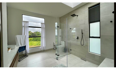 Extraordinaria Casa moderna con piscina en Cerritos.Pereira-Colombia.